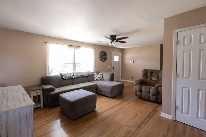 1501 Tamara Dr, St Joseph, MO 64506