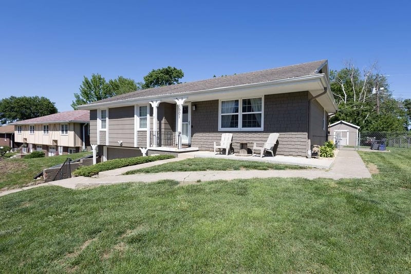 1501 Tamara Dr, St Joseph, MO 64506