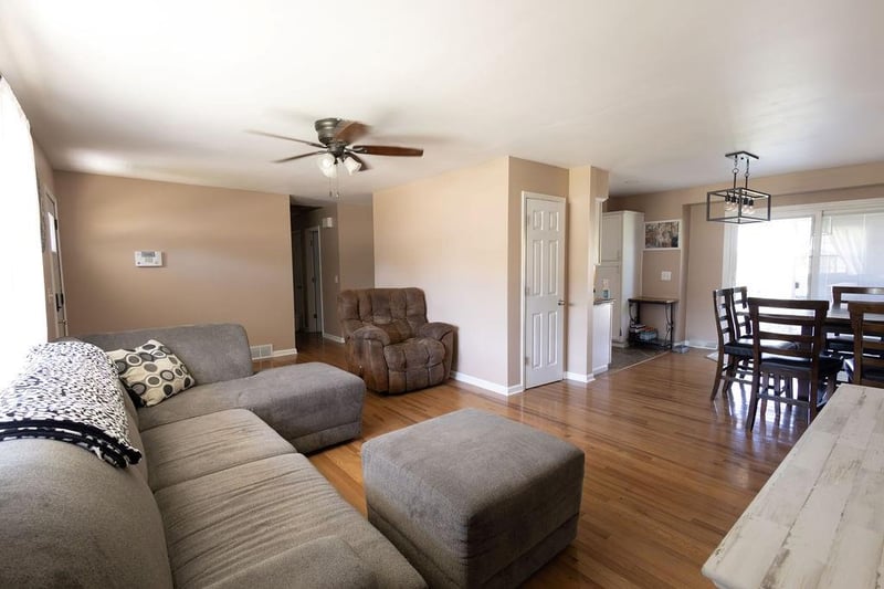 1501 Tamara Dr, St Joseph, MO 64506