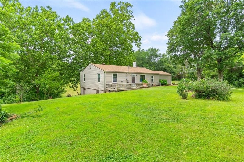 7337 Barnes Dr, Kansas City, KS 66109
