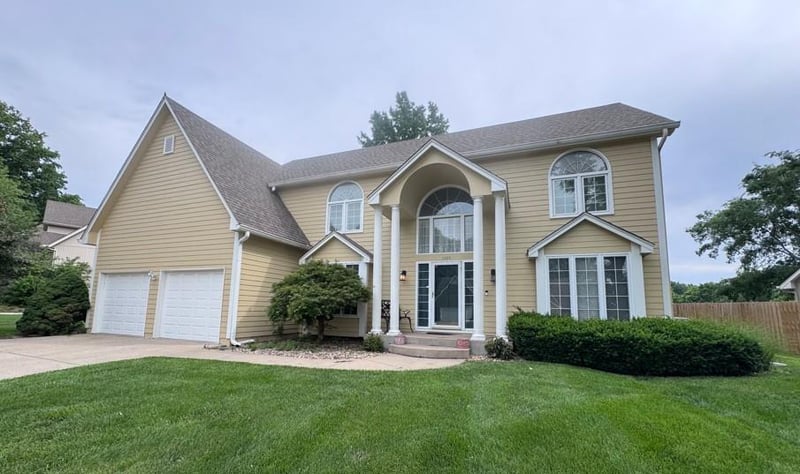1305 Offshore Ct, Blue Springs, MO 64014