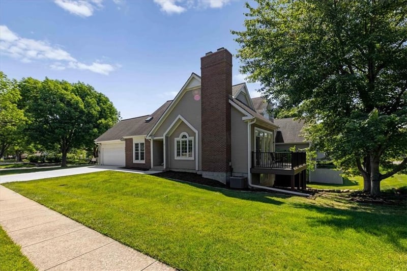 2501 137th Pl, Leawood, KS 66224