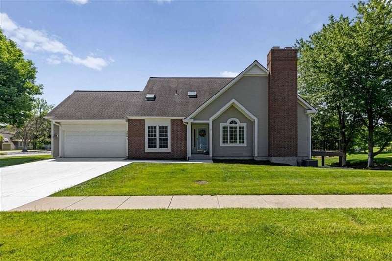 2501 137th Pl, Leawood, KS 66224