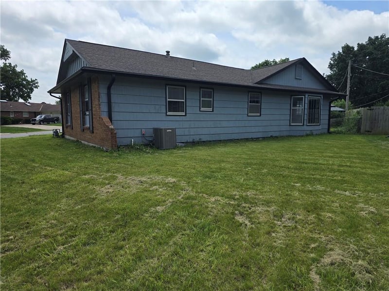 8700 Ford Ave, Raytown, MO 64138