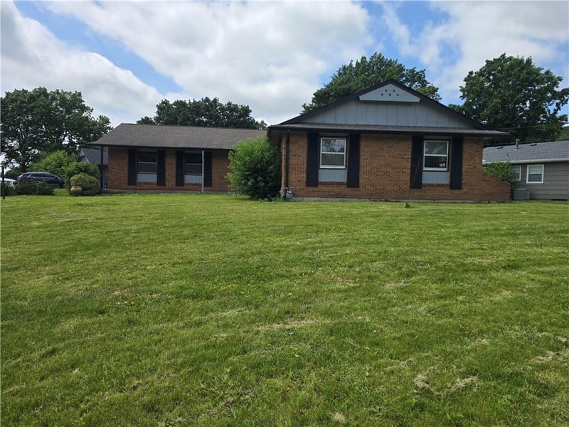 8700 Ford Ave, Raytown, MO 64138