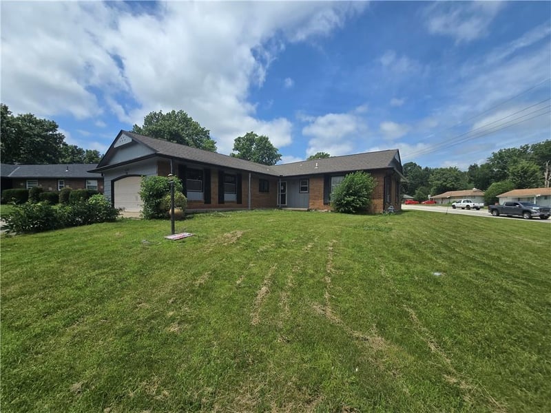 8700 Ford Ave, Raytown, MO 64138