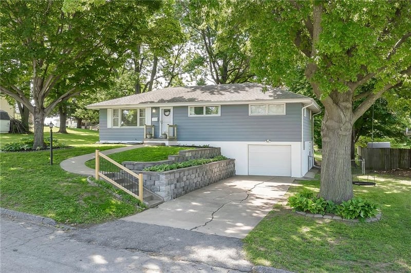 3620 Jackson St, St Joseph, MO 64507
