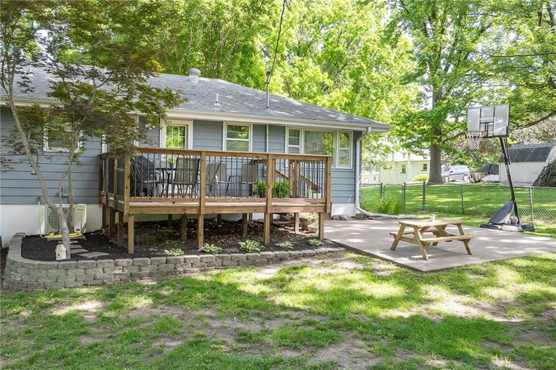3620 Jackson St, St Joseph, MO 64507