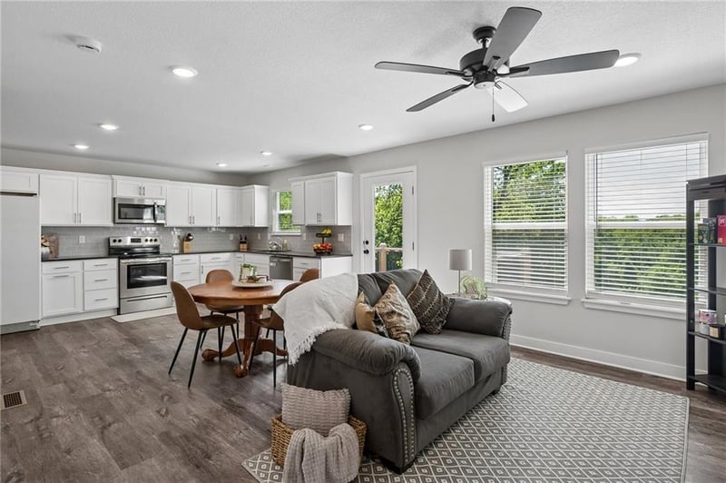 5232 Cambridge Ave, Kansas City, MO 64119