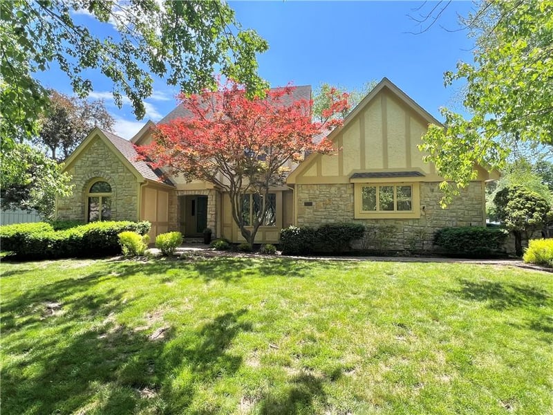 3405 121st St, Leawood, KS 66209