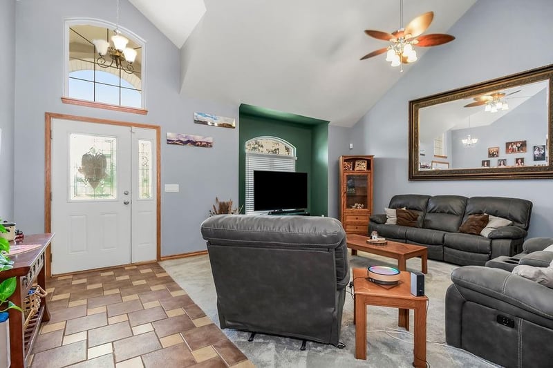 7086 Crystal Ln, Trimble, MO 64492
