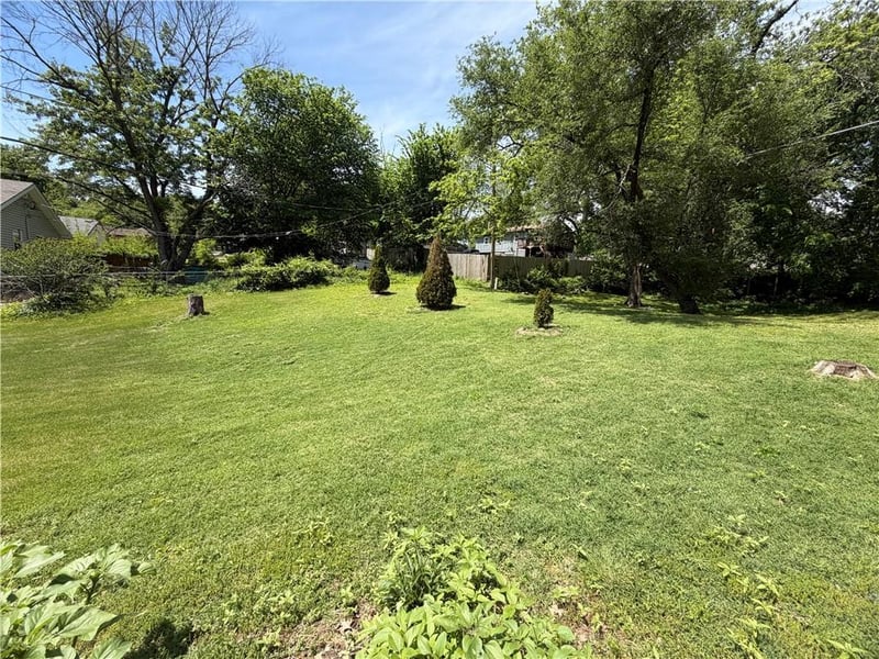 908 Chestnut St, Leavenworth, KS 66048