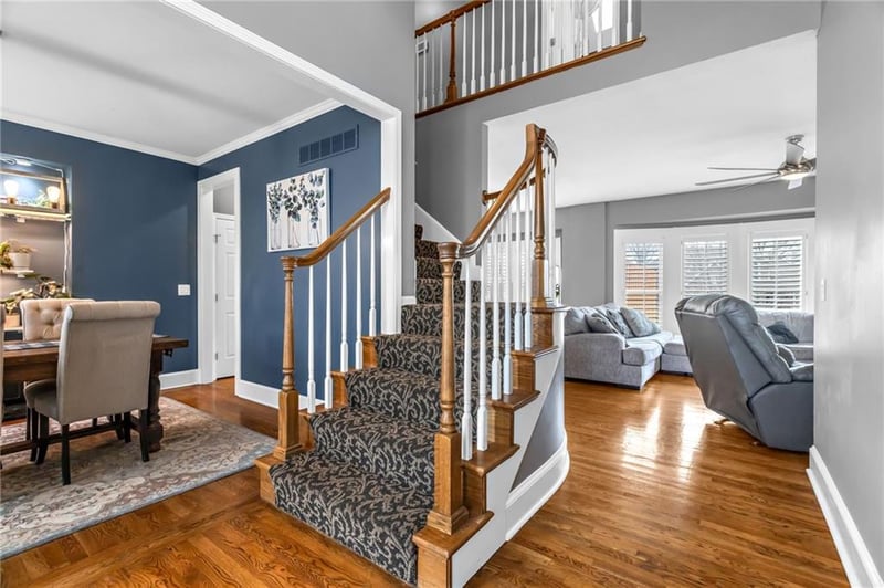 1327 Huntington Dr, Liberty, MO 64068