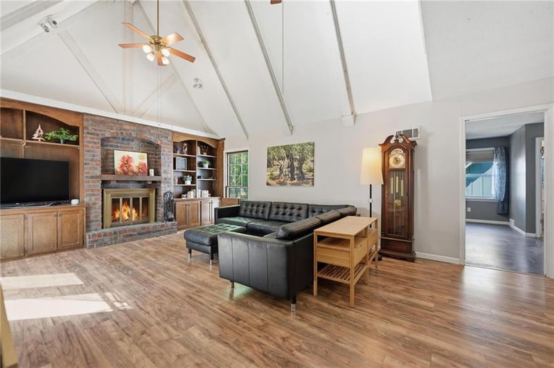 6925 Caenen Ave, Shawnee, KS 66216