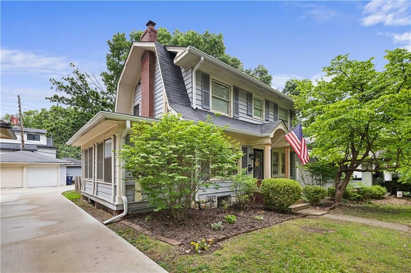 5836 Oak St, Kansas City, MO 64113