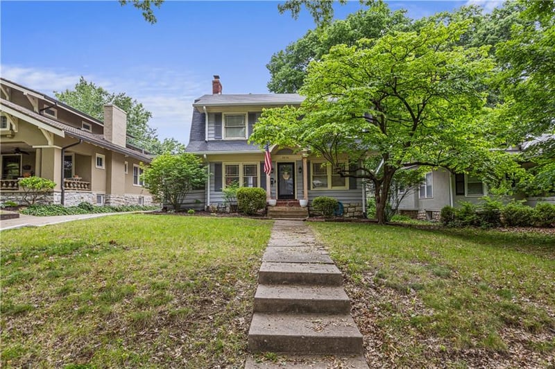 5836 Oak St, Kansas City, MO 64113