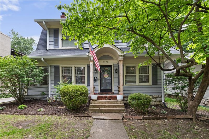 5836 Oak St, Kansas City, MO 64113