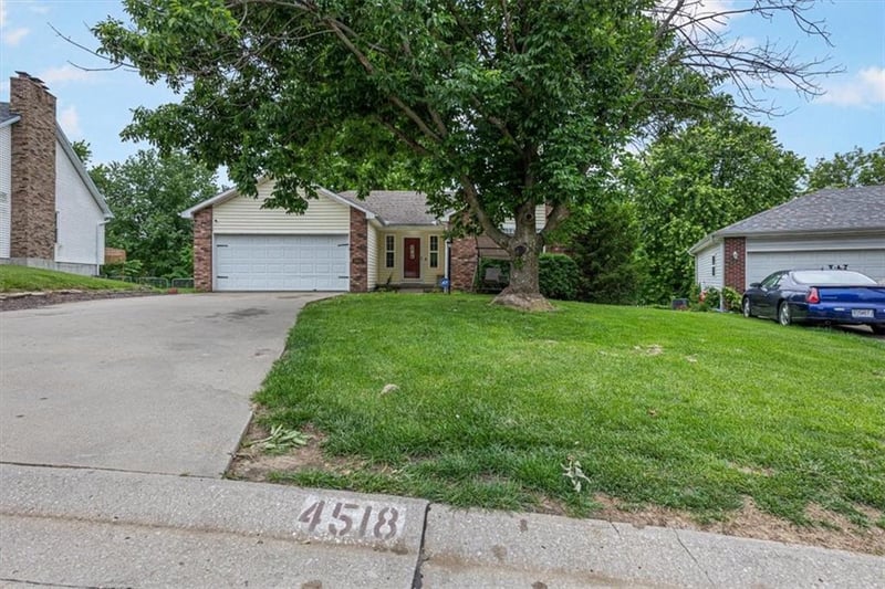4518 Iris Ave, St Joseph, MO 64503