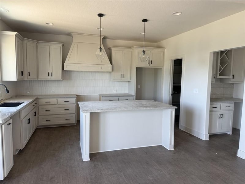 10507 Highland Pl, Kansas City, MO 64155
