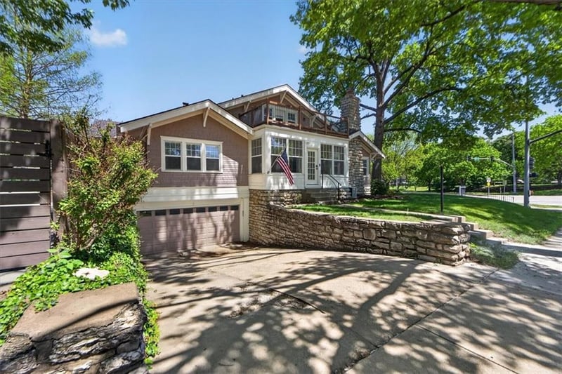 5850 Brookside Blvd, Kansas City, MO 64113