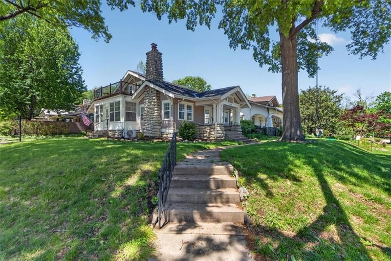 5850 Brookside Blvd, Kansas City, MO 64113