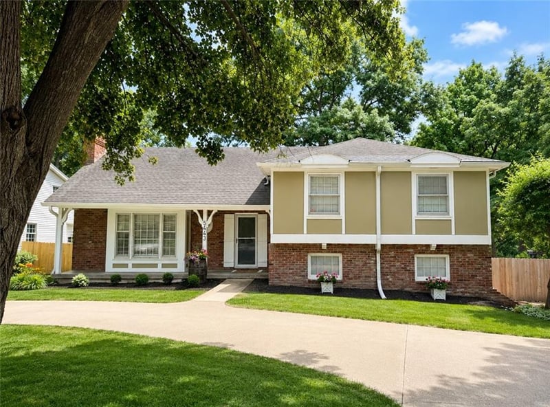 5443 100th St, Overland Park, KS 66207