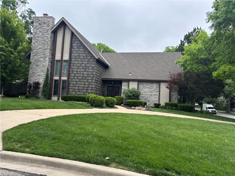 8800 Rosewood Dr, Prairie Village, KS 66207