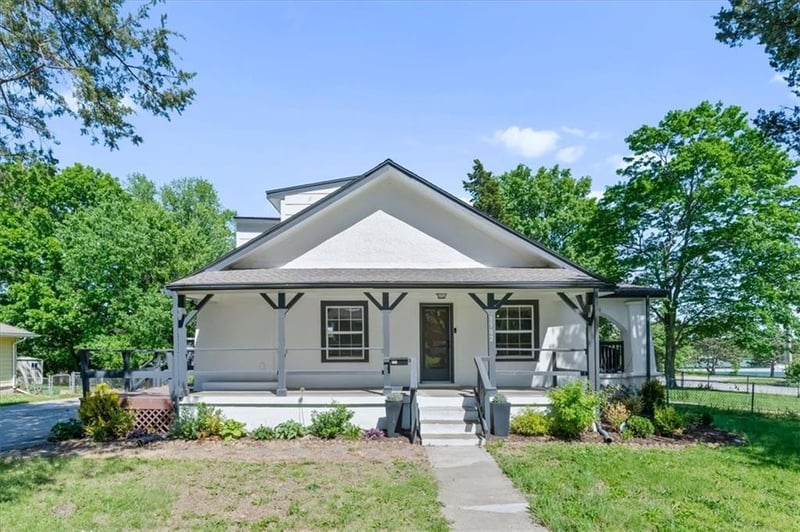 1502 135th St, Grandview, MO 64030