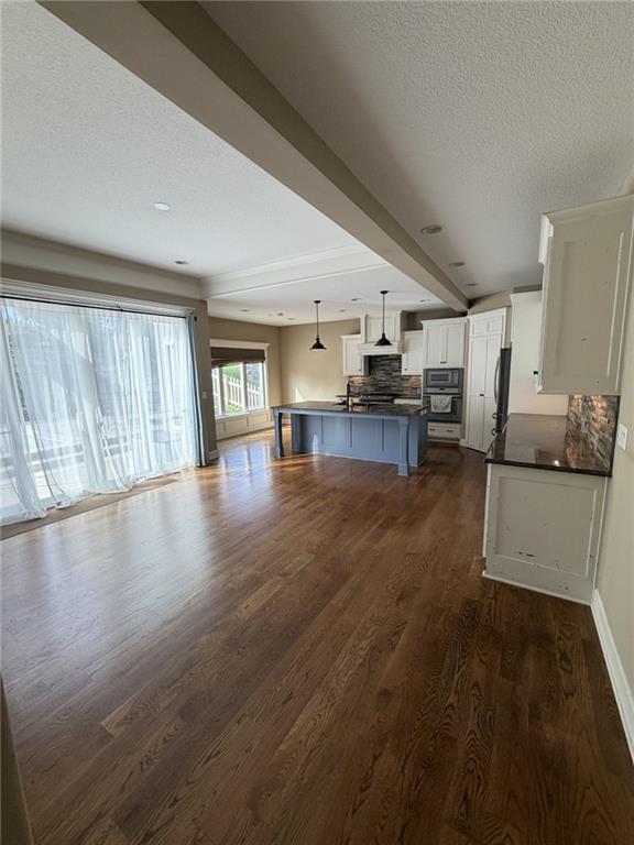 5739 Timber Hills Dr, Lee's Summit, MO 64064