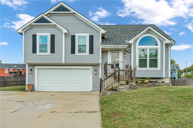 33046 88th Ter, De Soto, KS 66018