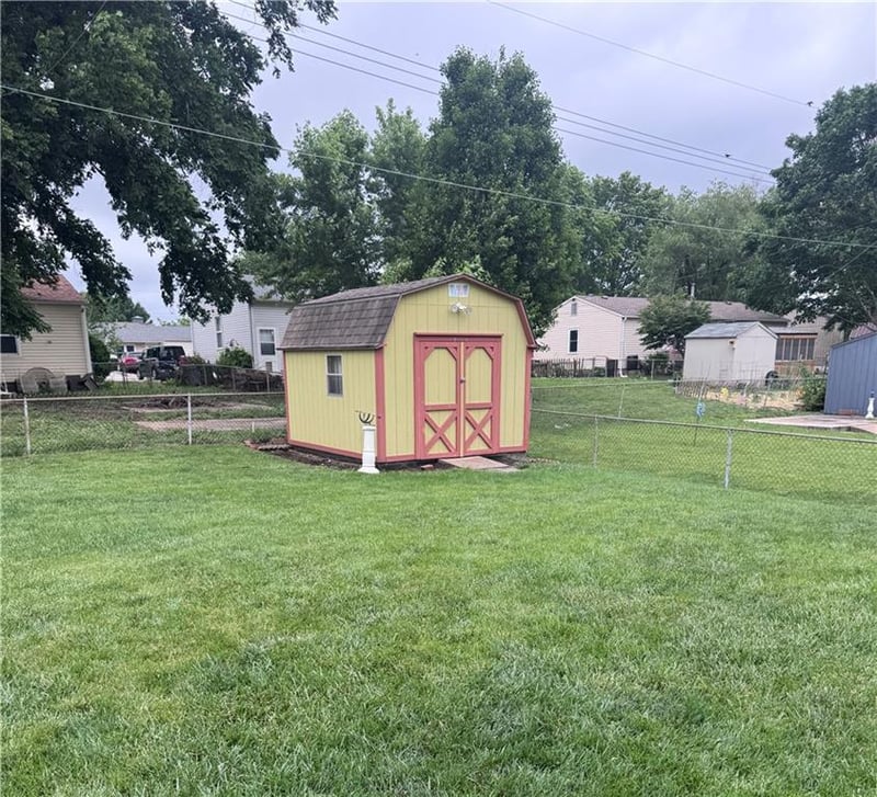 1313 Cedar Crest Dr, Independence, MO 64056