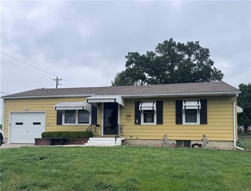 1313 Cedar Crest Dr, Independence, MO 64056