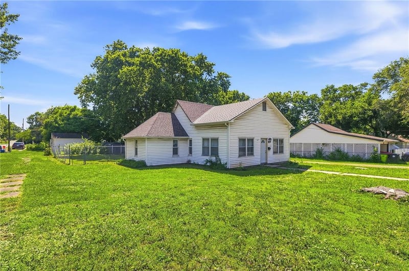 622 C St, Belton, MO 64012
