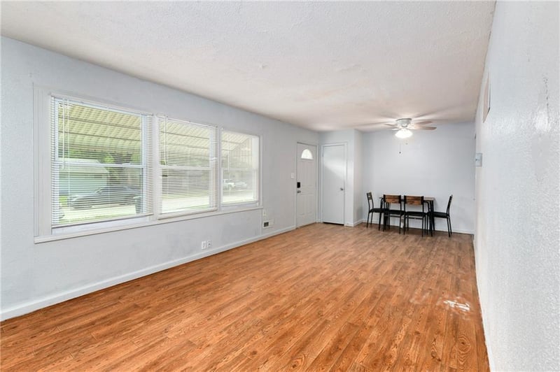 10719 Cambridge Ave, Kansas City, MO 64134