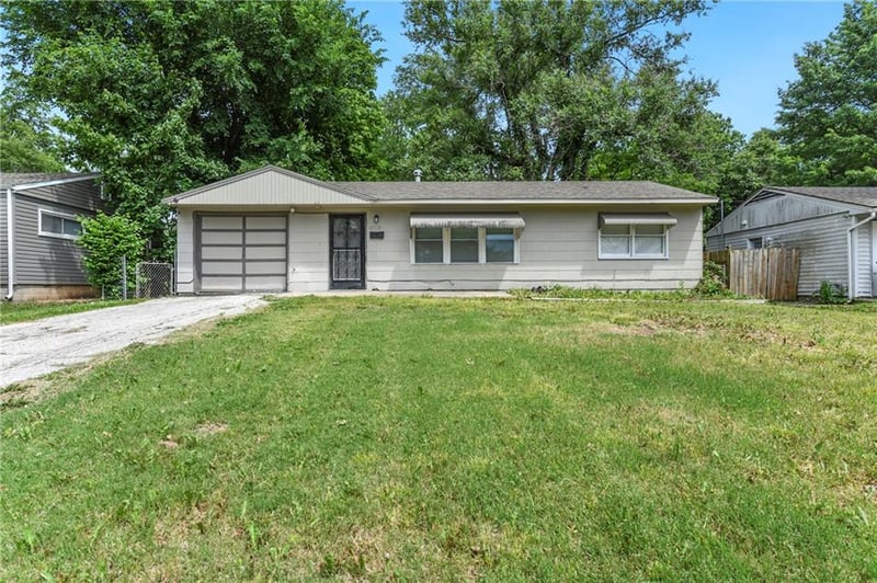 10719 Cambridge Ave, Kansas City, MO 64134