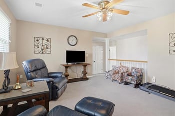 8623 N Richmond Ave, Kansas City, MO 64157