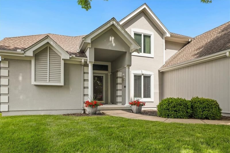 8623 Richmond Ave, Kansas City, MO 64157