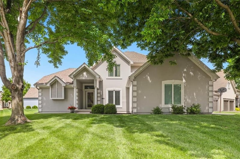8623 Richmond Ave, Kansas City, MO 64157