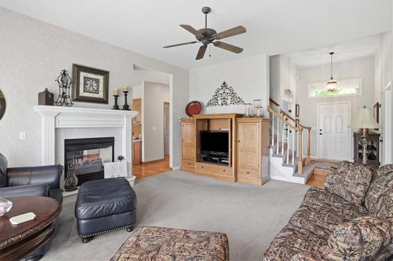 8623 Richmond Ave, Kansas City, MO 64157