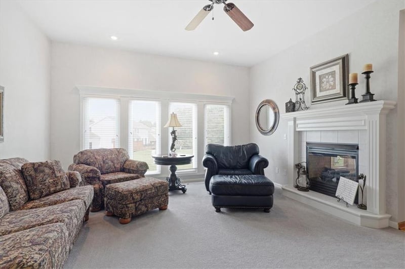 8623 Richmond Ave, Kansas City, MO 64157