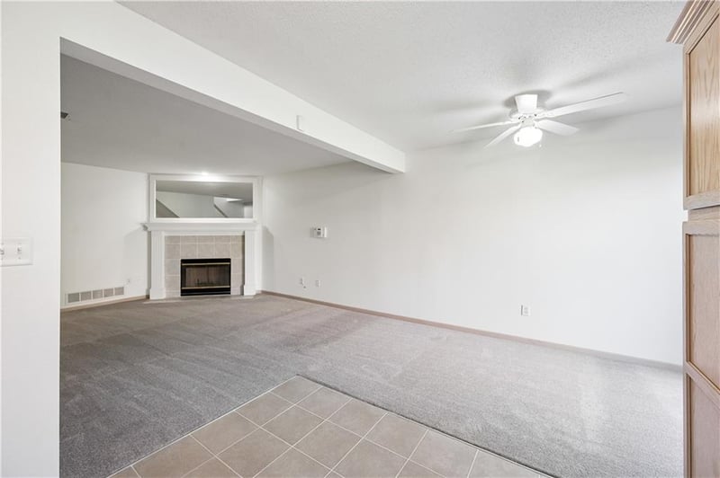 5542 Moonlight Meadow Dr, Lee's Summit, MO 64064
