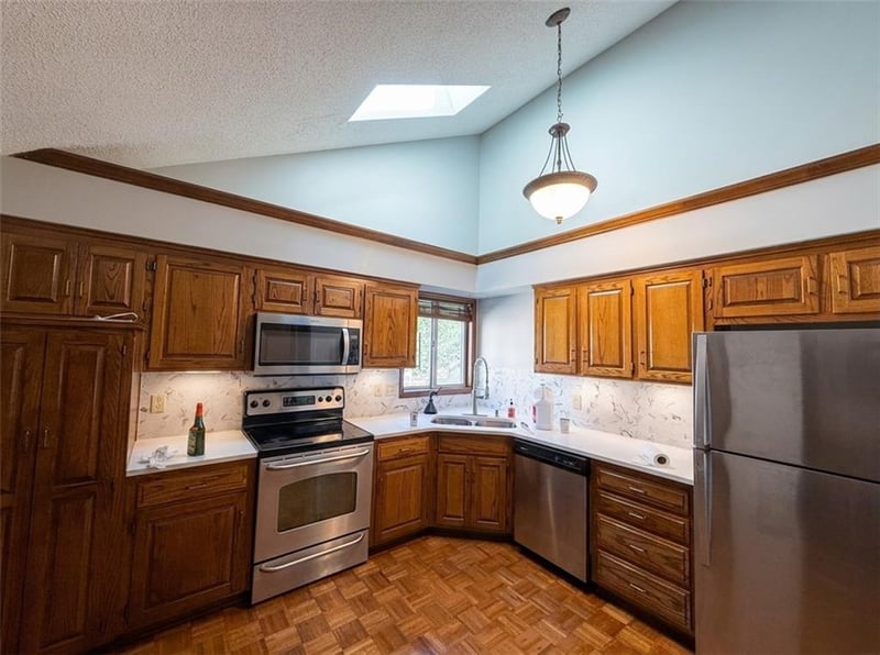 8323 W 120 Ter, Overland Park, KS 66213