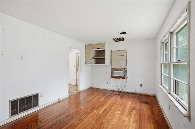 8012 Benton Ave, Kansas City, MO 64132