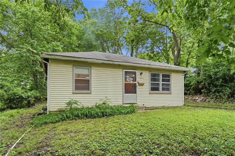 8012 Benton Ave, Kansas City, MO 64132