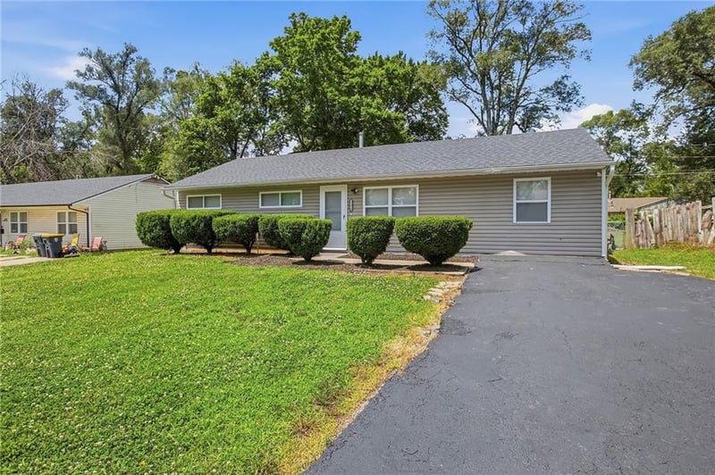 11410 Crystal St, Kansas City, MO 64134