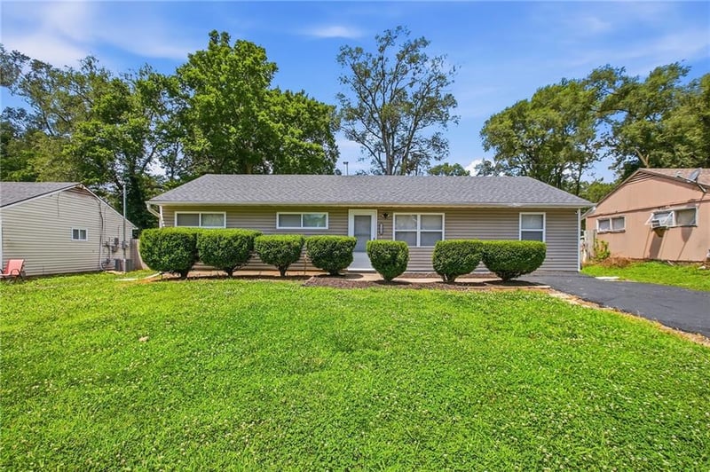 11410 Crystal St, Kansas City, MO 64134