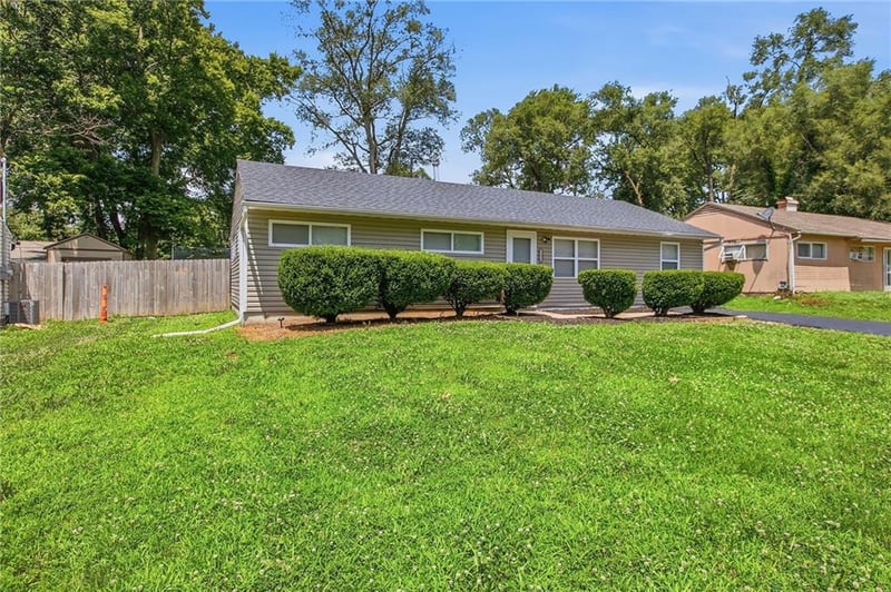 11410 Crystal St, Kansas City, MO 64134