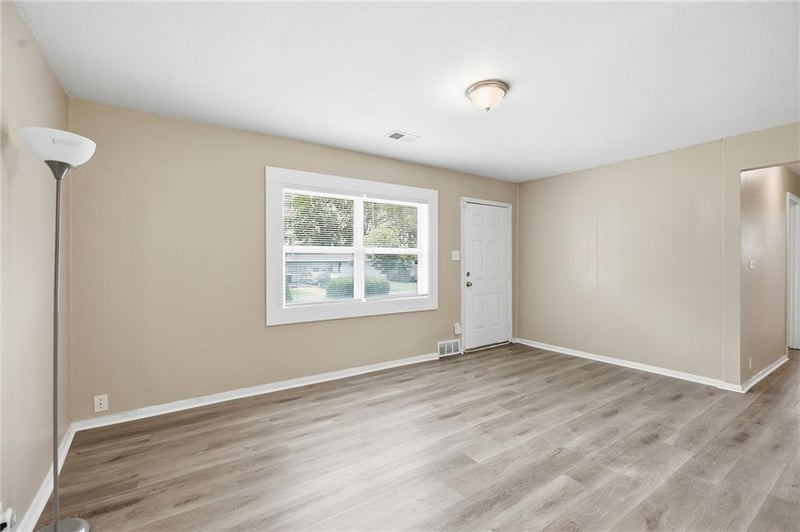 11410 Crystal St, Kansas City, MO 64134