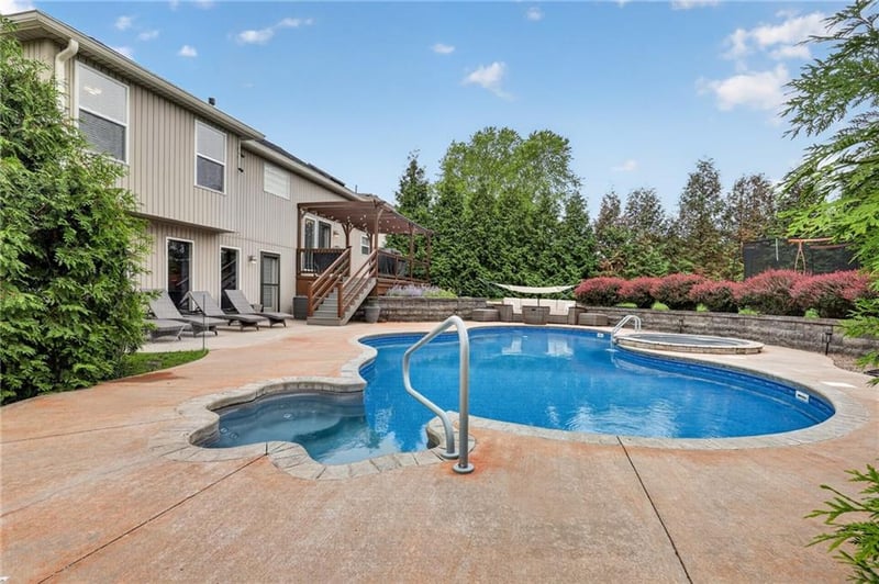 4728 NW 92 St, Kansas City, MO 64154