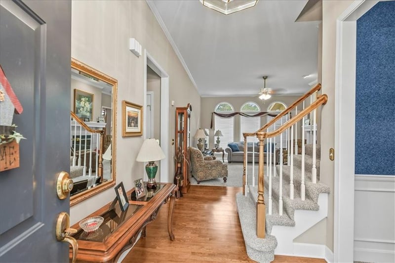240 Winterpark Cir, Lee's Summit, MO 64081